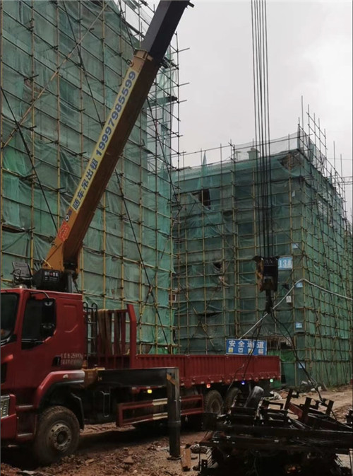 山阴县“慢工细活”—— 吊车的 “微动控制” 技术